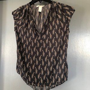 H&M Conscious  Giraffe Animal Print Shirt gray short cap sleeve Sz 2 V-neck